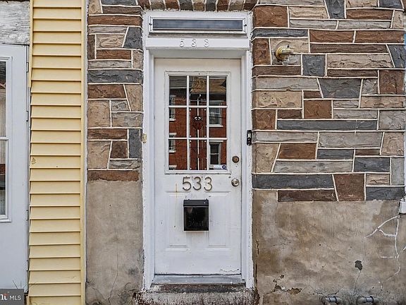 5th image of 533 Woodward St