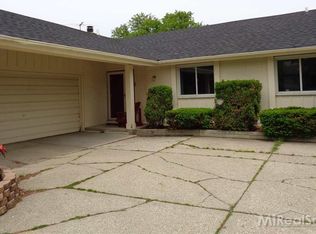 5218 Patrick Rd, West Bloomfield, MI 48322