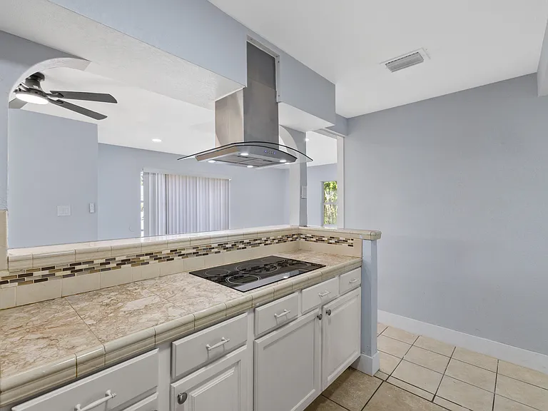 2706 W Tampa Bay Blvd — Photo 18