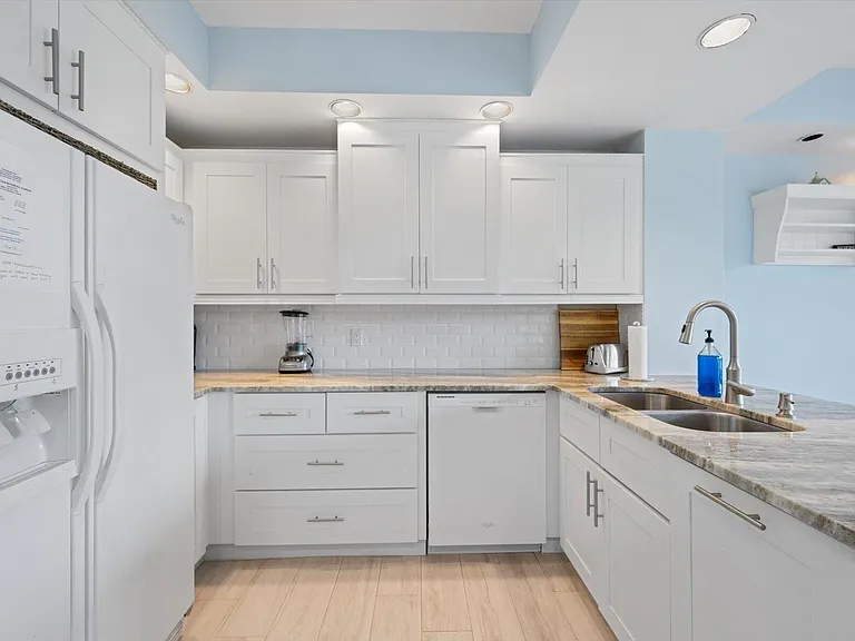 11875 Pebblewood Dr #201 — Photo 15