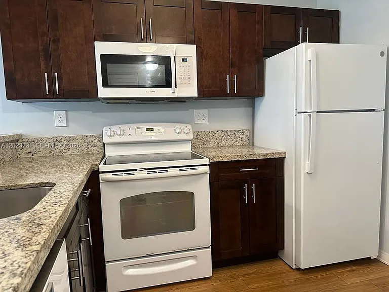 9934 Nob Hill Pl #9934 — Photo 3