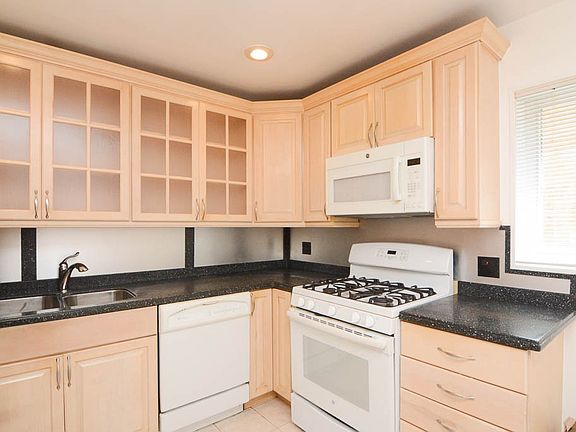 3rd image of 2605 W Summerdale Ave #2