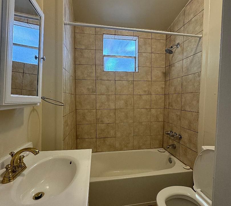 2nd image of 711 Peniston St