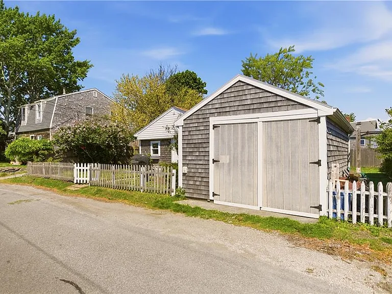 272 Riverside St — Photo 41