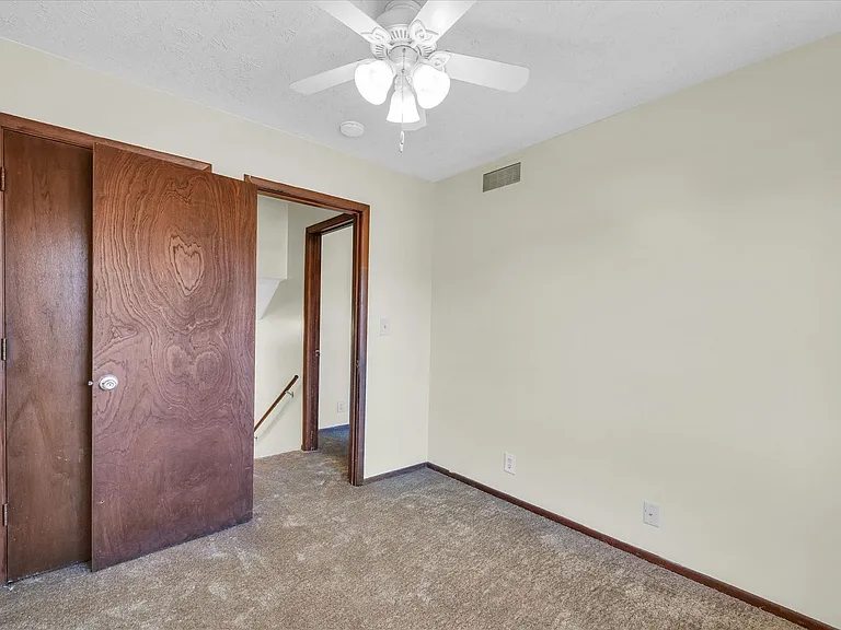 105 N Orr Dr — Photo 58