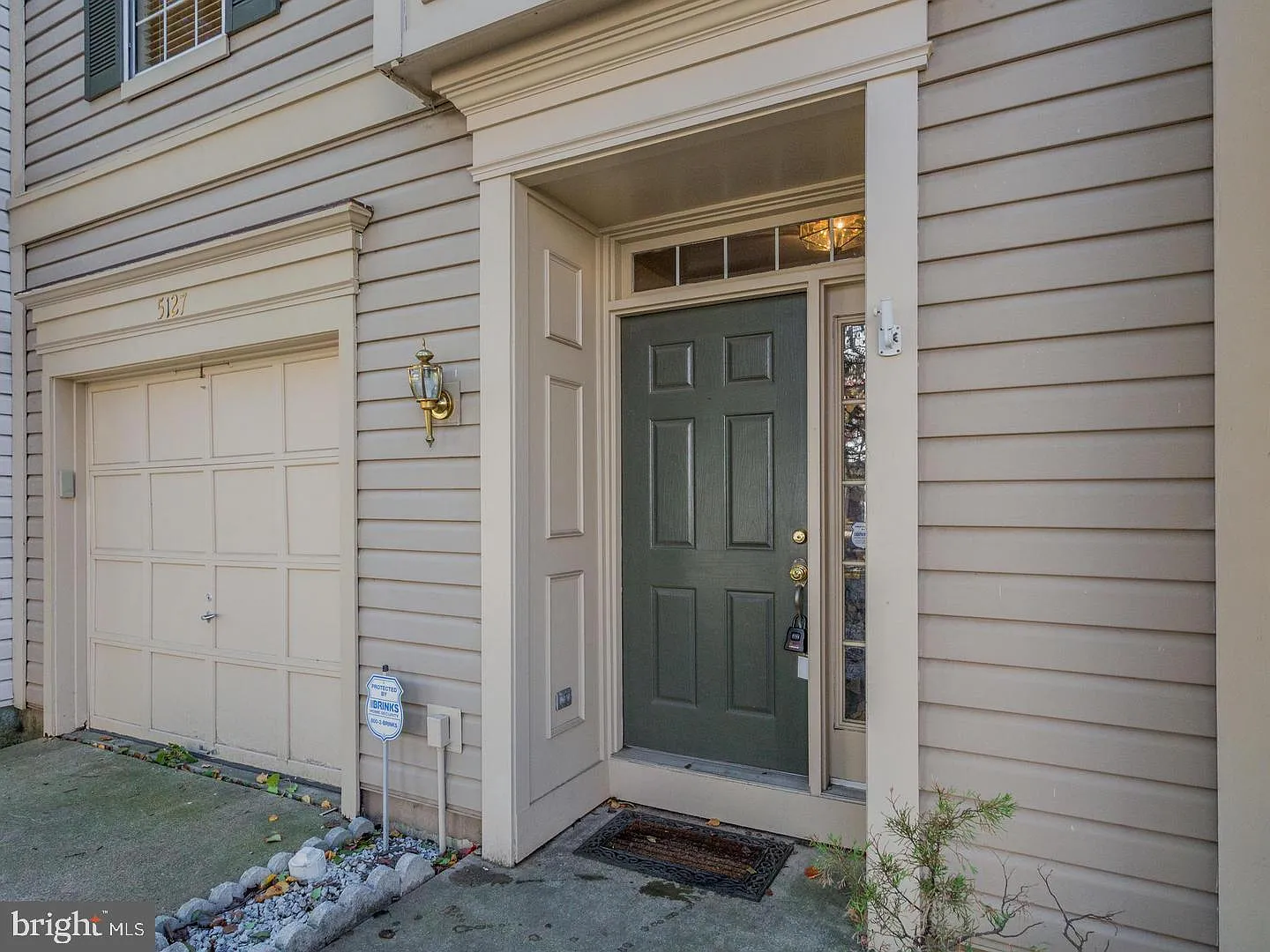 2 bed, 2.5 bath, 1929 sqft, $2,900 — Photo 2