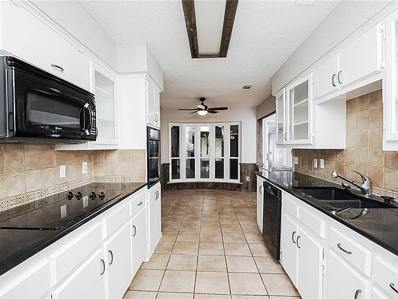 3rd image of 3403 Buckingham Dr