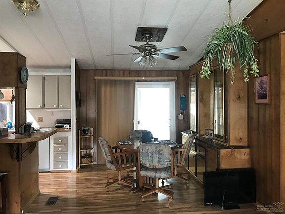 4th image of 1001 SE 15th St Unit 130