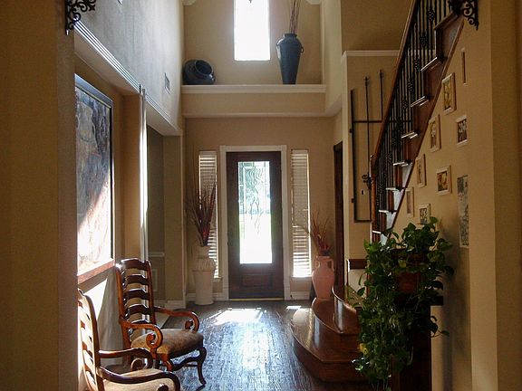 2nd image of 105 Lakehill Ct