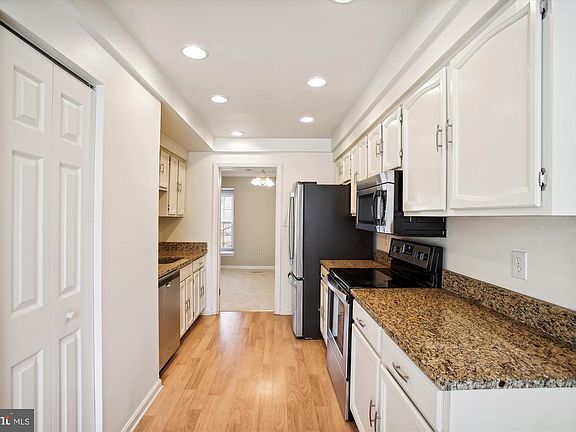 4th image of 5418 Riverboat Way