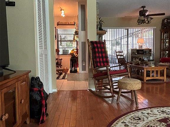 4th image of 2309 Woodbend Cir