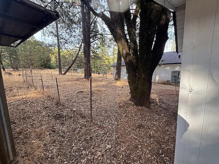 4084 Greenwood Rd #B — Photo 4