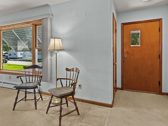 5th image of 907 4th St