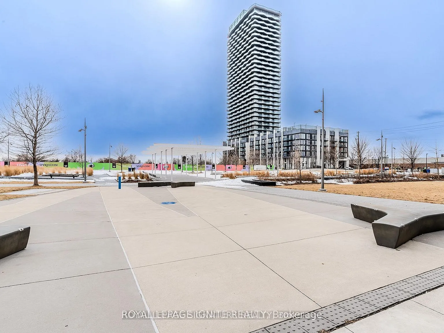Park Towers Condominiums — Photo 3