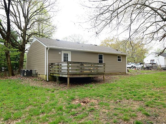 3rd image of 303 Barkwood Dr