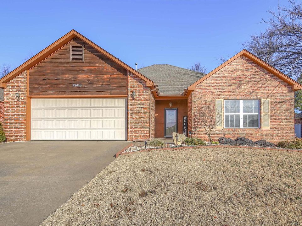1st image of 2606 Highwood Pl