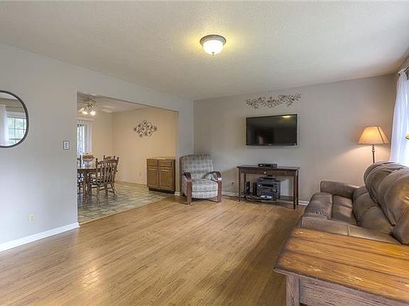 4th image of 4130 Carriage Ln
