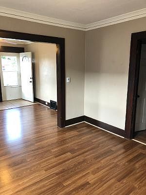 3rd image of 1308 E Fairoaks Ave