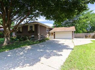 5467 Taylor St, Davenport, IA 52806