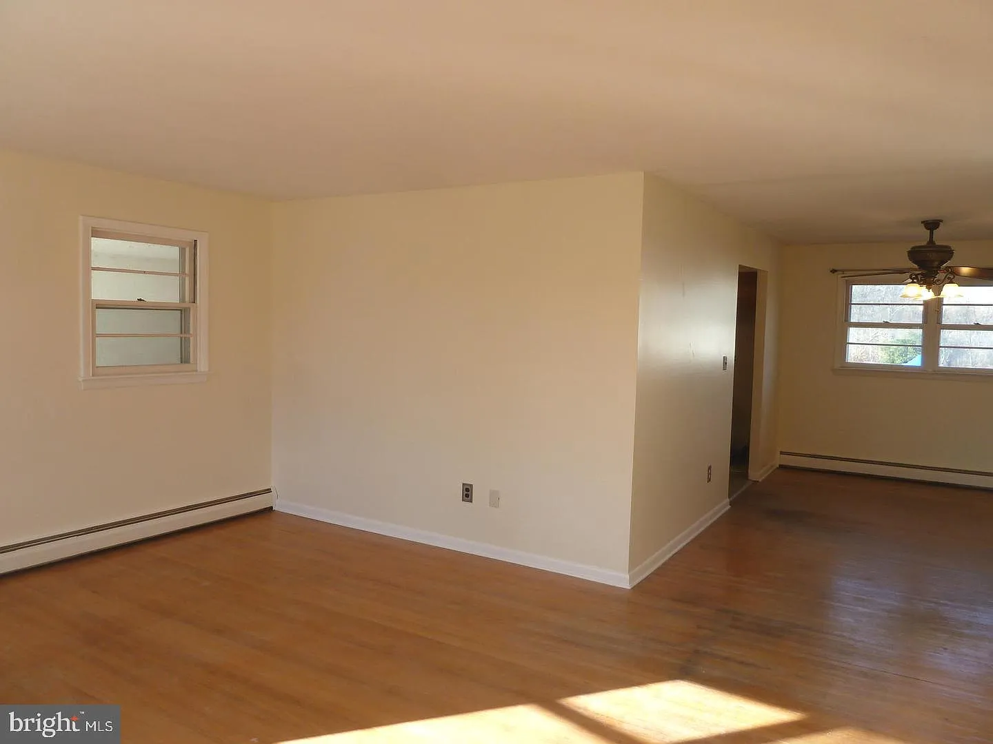 3 bed, 1.0 bath, 1240 sqft, $2,500 — Photo 4