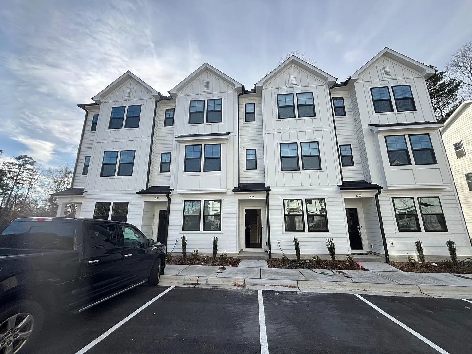 3 bed, 3.5 bath, 1889 sqft, $1,995 — Photo 1