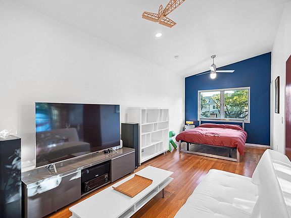 4th image of 1017 E 7th 1/2 St #A