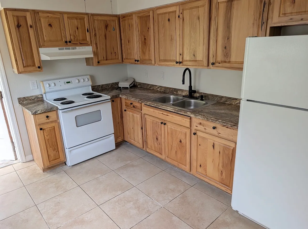 2 bed, 850 sqft, $1,800 — Photo 2