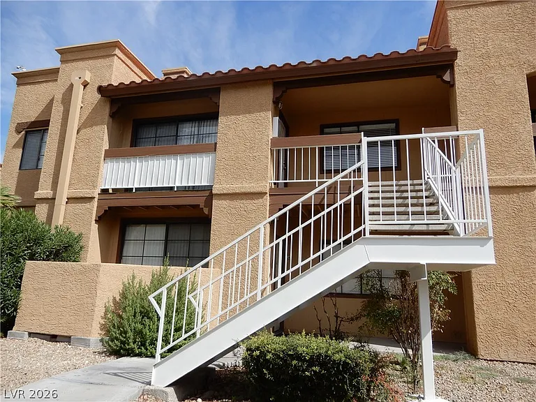 5122 S Jones Blvd #201 — Photo 1