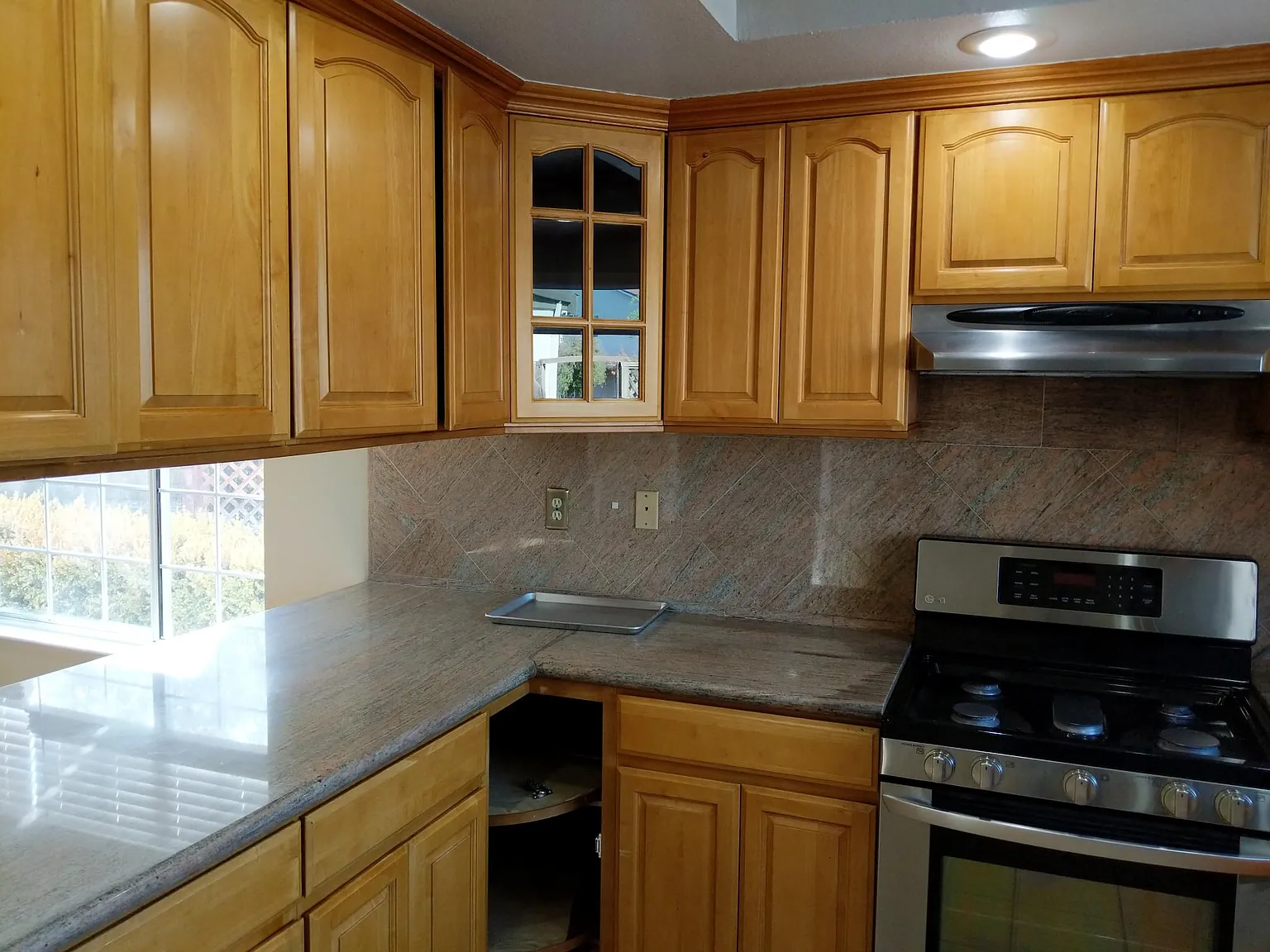 4 bed, 1600 sqft, $4,700 — Photo 2