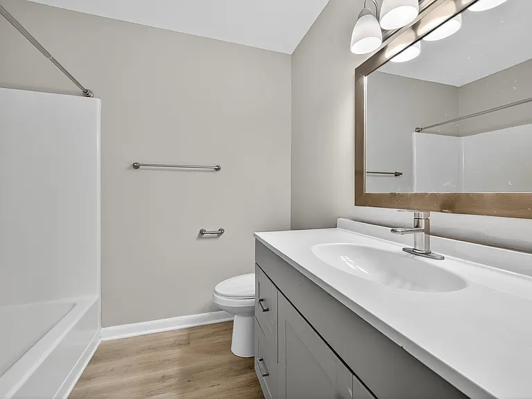 The Grove Apartments — Photo 42