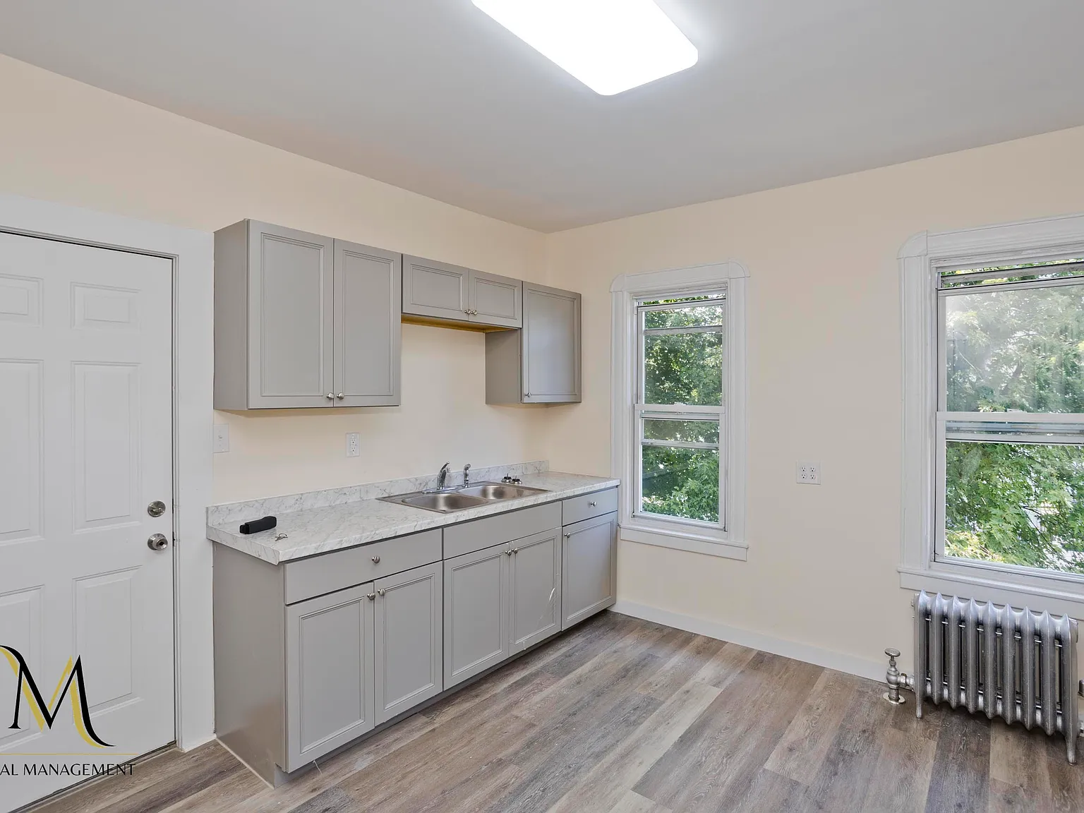 5 bed, 2500 sqft, $2,700 — Photo 3