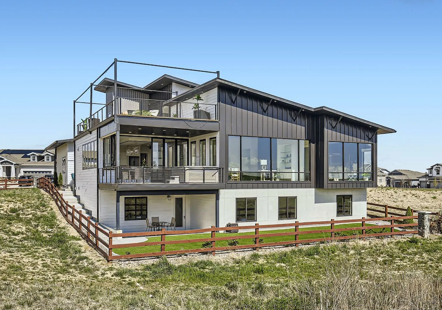Luxury Golf Course Estate with Panoramic Mountain Views — Photo 4