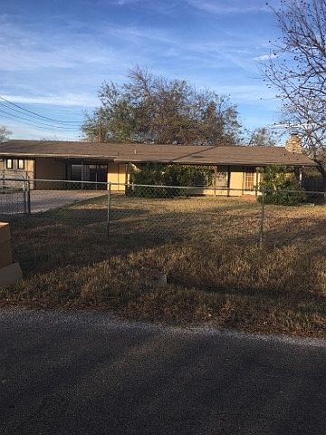 1st image of 521 E Bluebriar Dr