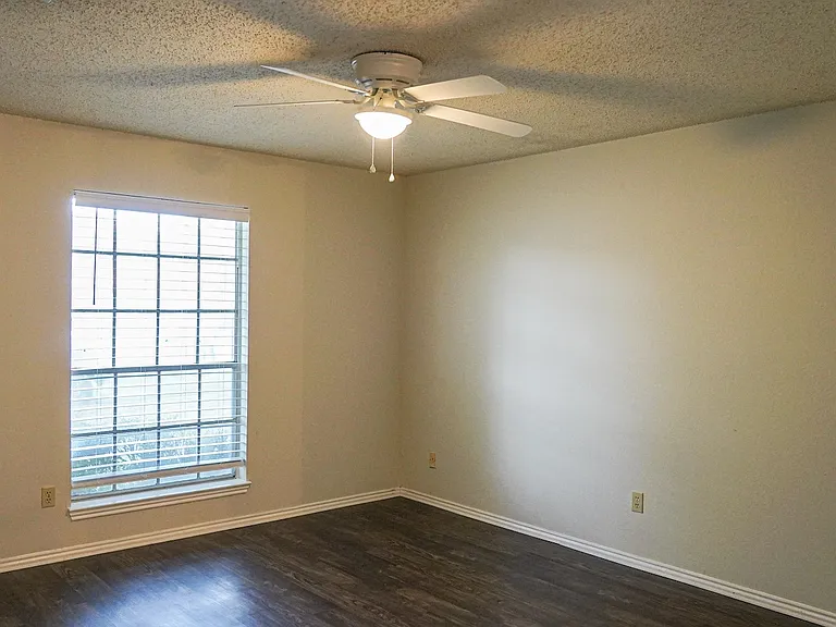 B 613-615 Barbara Jean — Photo 12