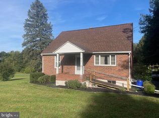 463 White Oak Ln, Leesport, PA 19533