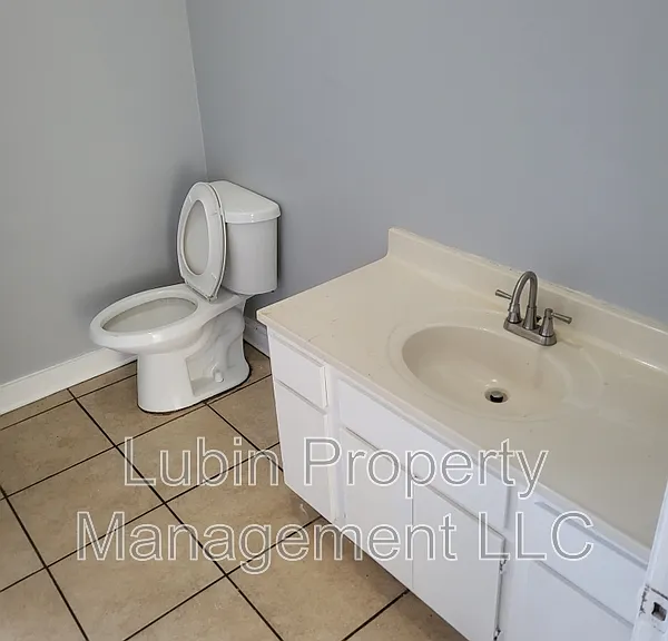 723 E Trigg Ave — Photo 6