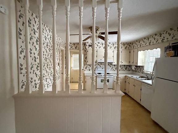 5th image of 1526 Regency Ct