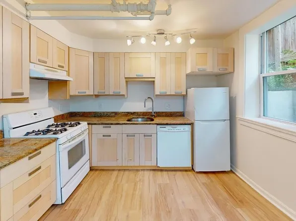 23 Hammond St APT B, Cambridge, MA 02138