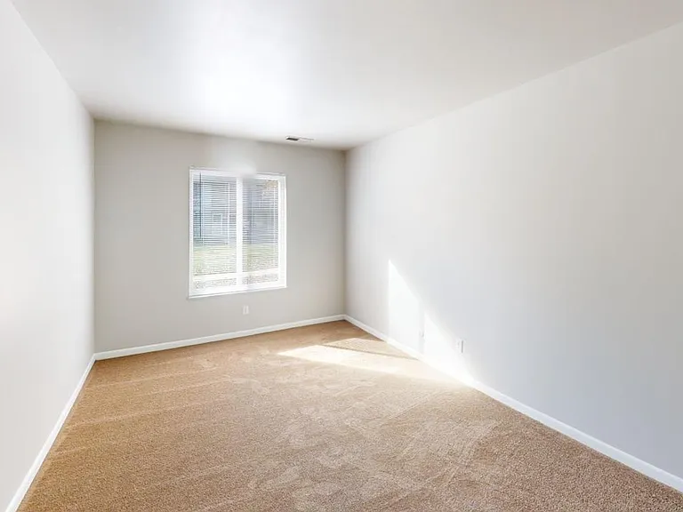 Hillcrest Apartments — Photo 10