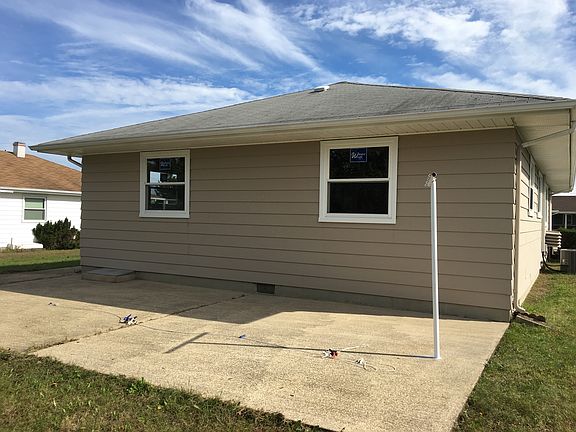 3rd image of 23 Saint David Dr