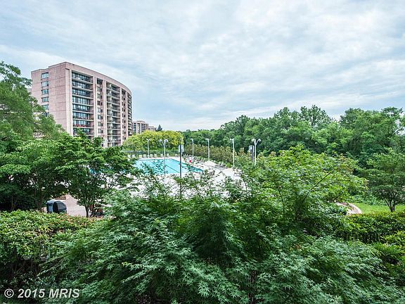 2nd image of 1805 Crystal Dr APT 312S