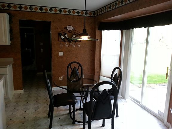 Eat-In Kitchen
