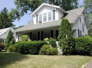 31 Elmwood Ave, Ho Ho Kus, NJ 07423