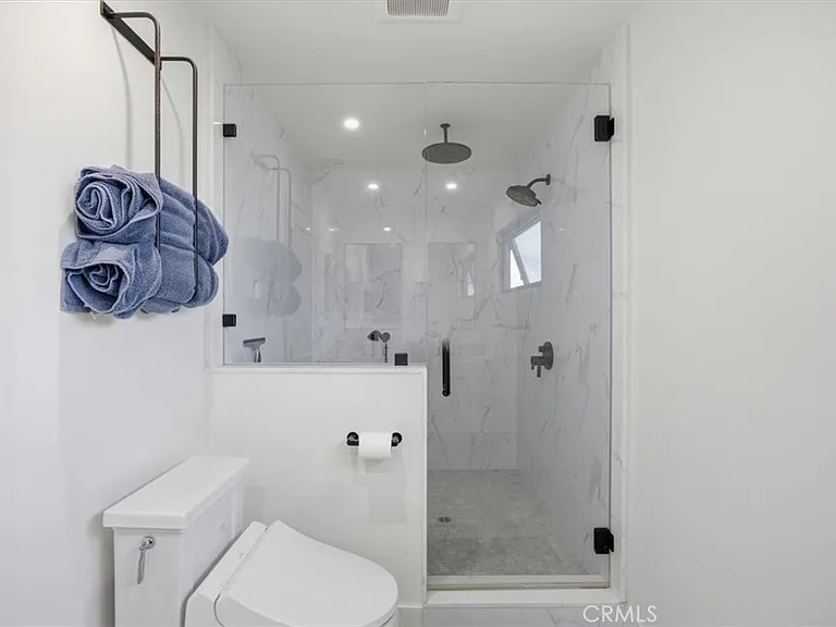 1506 Wollacott St — Photo 15