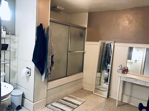 2nd image of 616 N Alameda Ave