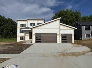 1146 Petersen Ct NW, Stewartville, MN 55976