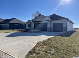 1579 Lake Ridge Dr, Plattsmouth, NE 68048