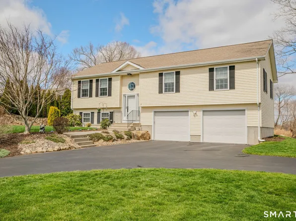 8 Heartwell Drive, Groton, CT 06340