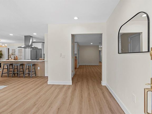 5th image of 4631 W Sunset Blvd