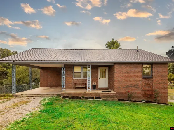 570 Missouri Ave, Mammoth Spring, AR 72554